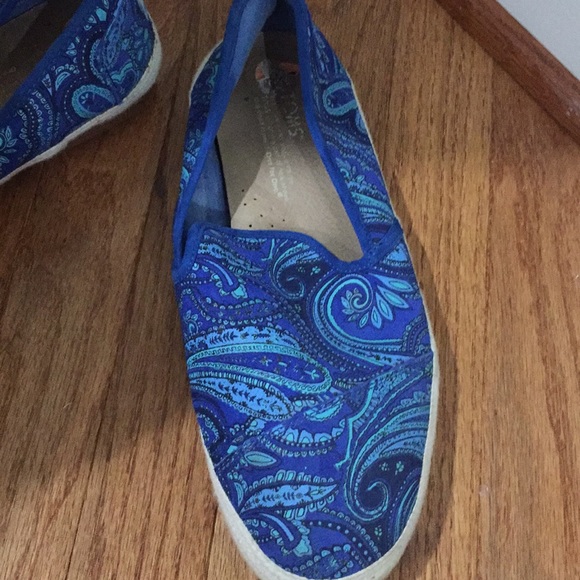 Men’s Toms shoes barely worn - Picture 2 of 3